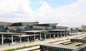 Leia mais sobre o artigo Operação humanitária coordenada pelo MPF consegue abrigo para todos os afegãos acampados em aeroporto