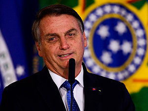 Leia mais sobre o artigo Bolsonaro é multado pelo TSE por propaganda antecipada