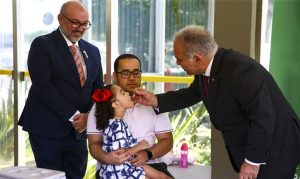 Leia mais sobre o artigo Ministro faz novo apelo para vacinação de crianças contra a pólio