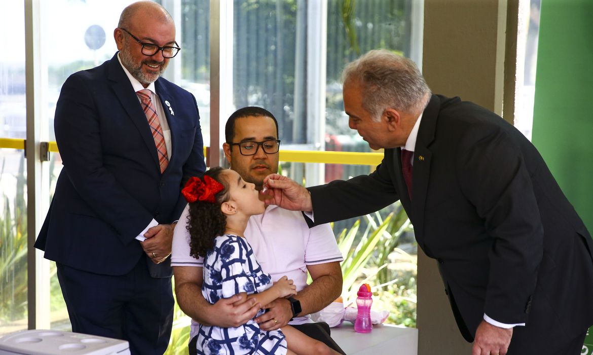 No momento, você está visualizando Ministro faz novo apelo para vacinação de crianças contra a pólio