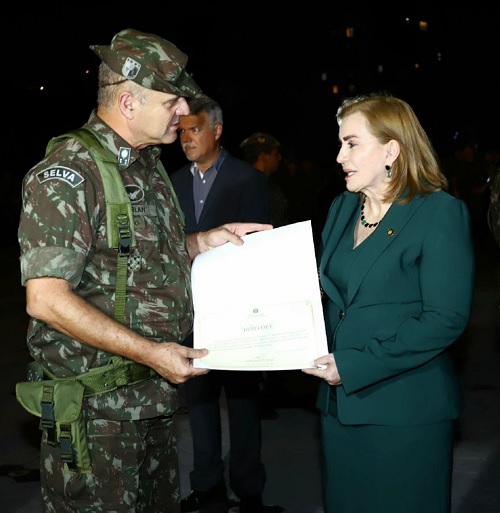 No momento, você está visualizando Vice-presidente do TCE-AM é homenageada em aniversário de 66 anos do Comando Militar da Amazônia
