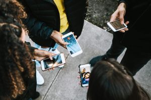 Leia mais sobre o artigo Menores de 12 anos poderão ser proibidos de usarem redes sociais no Brasil