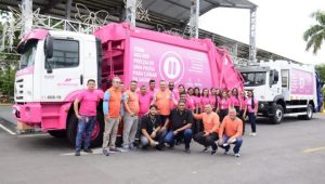 Leia mais sobre o artigo Caminhões de lixo cor de rosa circulam em campanha de conscientização da Prefeitura de Manaus