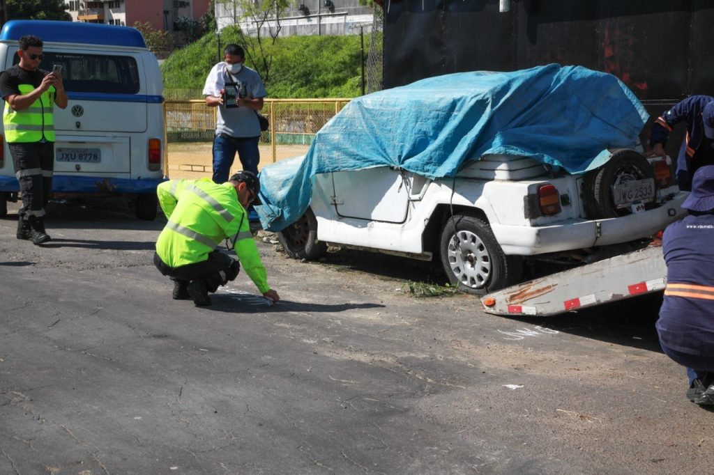 No momento, você está visualizando Veículos abandonados nas ruas serão recolhidos para o parqueamento