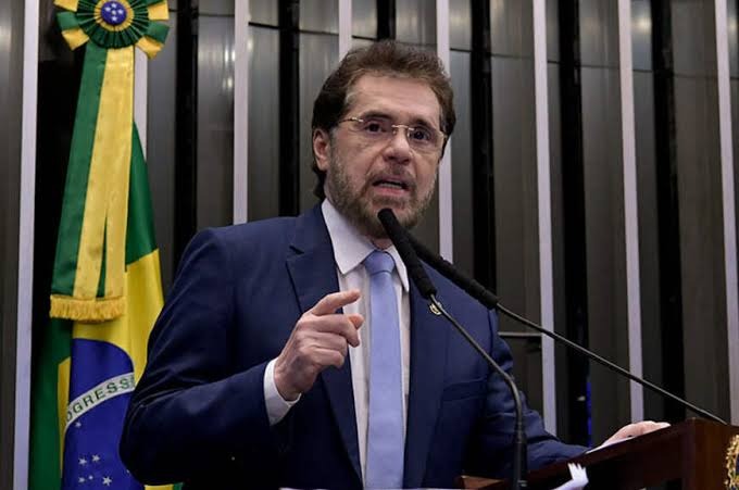 No momento, você está visualizando Plínio Valério declara apoio em Bolsonaro