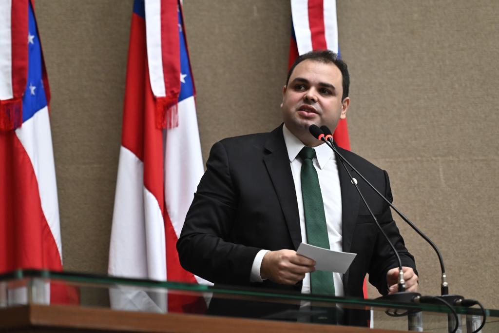 No momento, você está visualizando PL de Roberto Cidade regulamenta atendimento prioritário para pessoas com Espectro Autista