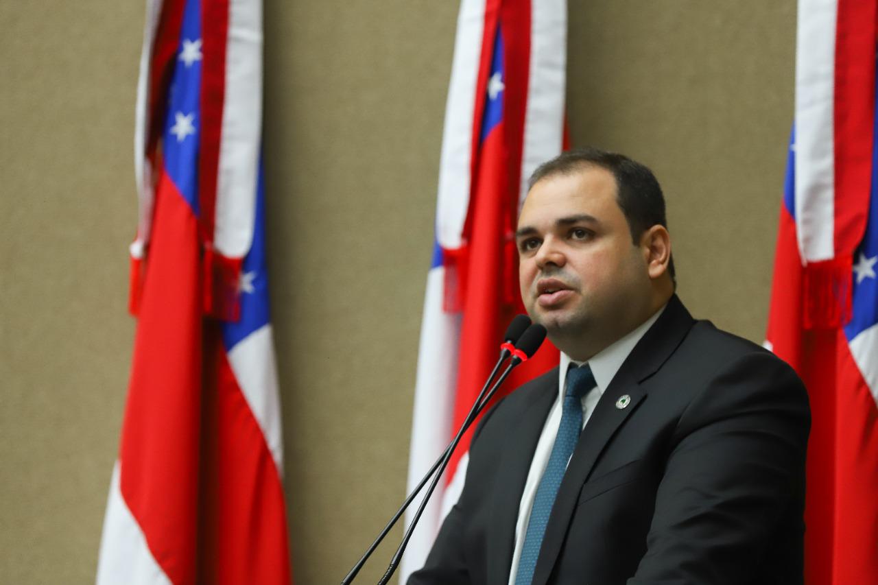 No momento, você está visualizando Deputado Roberto Cidade solicita melhorias em favor da população da capital junto a secretarias municipais