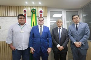 Leia mais sobre o artigo Proposta do deputado Roberto Cidade cria a Medalha Osvaldo Alves