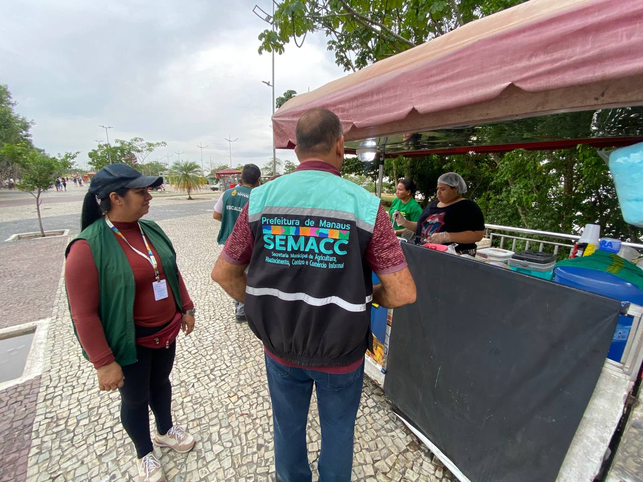 No momento, você está visualizando Prefeitura de Manaus realiza ação de ordenamento de ambulantes na Ponta Negra