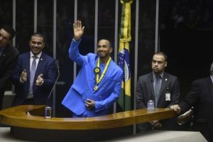 Leia mais sobre o artigo Piloto da F1 Lewis Hamilton recebe título de Cidadão Honorário Brasileiro