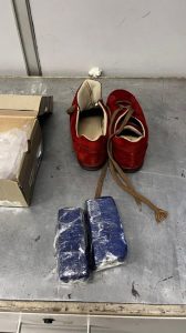 Leia mais sobre o artigo PF encontra droga escondida em sapatos no Aeroporto Internacional de Manaus