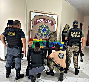 Leia mais sobre o artigo PF prende em flagrante 5 mulheres e apreende 135 kg de cocaína no interior do Amazonas