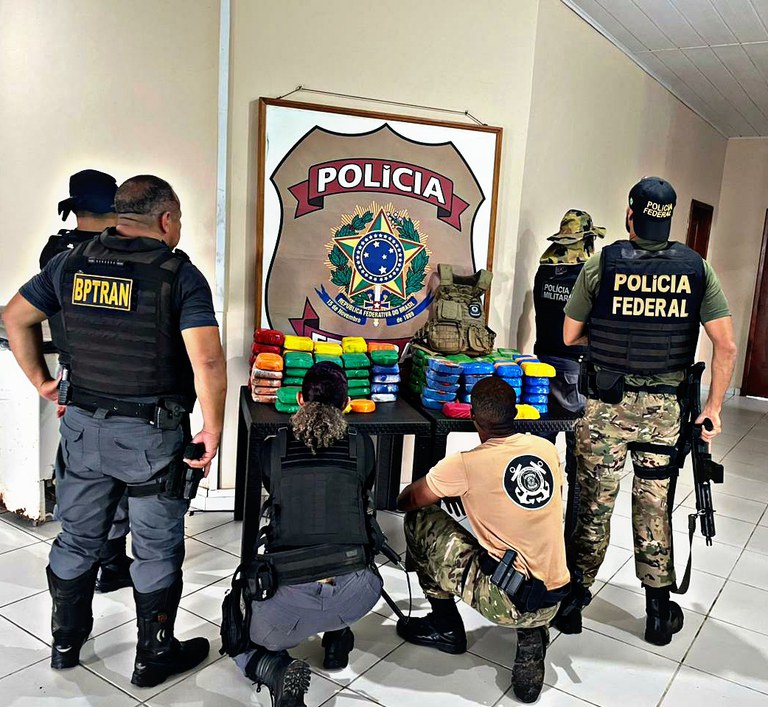 No momento, você está visualizando PF prende em flagrante 5 mulheres e apreende 135 kg de cocaína no interior do Amazonas
