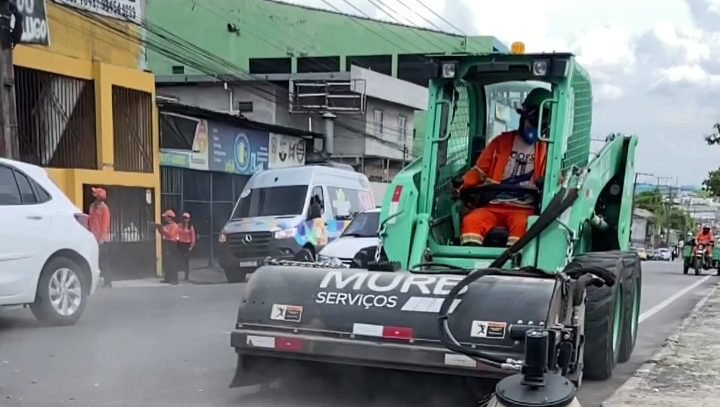 No momento, você está visualizando Prefeitura realiza limpeza da cidade com auxílio de varredoras mecânicas