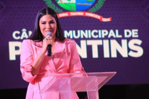 Leia mais sobre o artigo Em sessão emocionante, Mayra Dias recebe título de cidadania parintinense