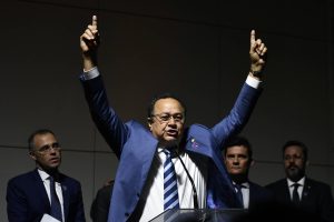 Leia mais sobre o artigo Ministro Barroso valida acordo para Silas Câmara pagar R$ 242 mil por “rachadinha”