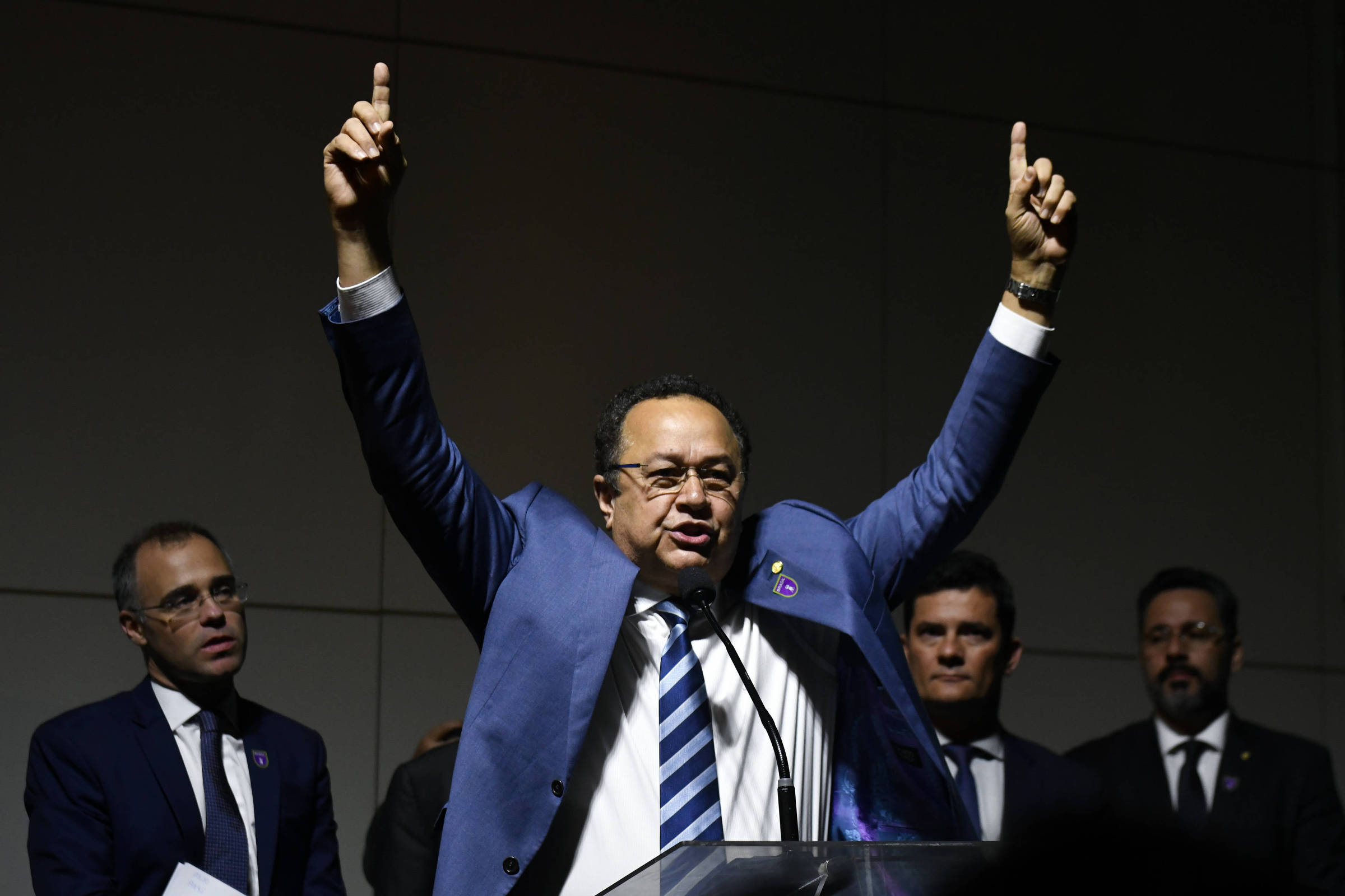 No momento, você está visualizando Ministro Barroso valida acordo para Silas Câmara pagar R$ 242 mil por “rachadinha”