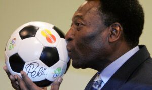 Leia mais sobre o artigo Rei do futebol, Pelé morre aos 82 anos