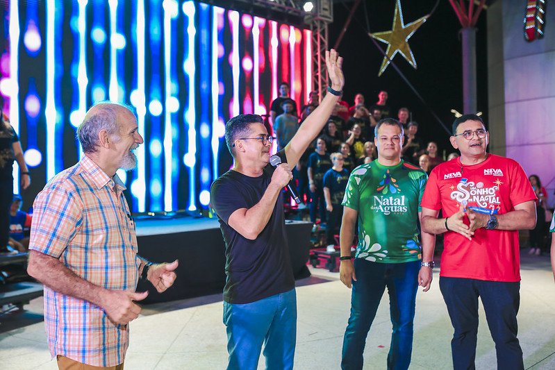 No momento, você está visualizando David Almeida acompanha último ensaio de ‘Um Sonho de Natal’ e convida população para prestigiar apresentação na Ponta Negra