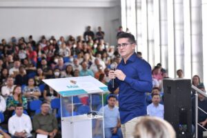 Leia mais sobre o artigo TCE aprova com ressalvas conta de David Almeida