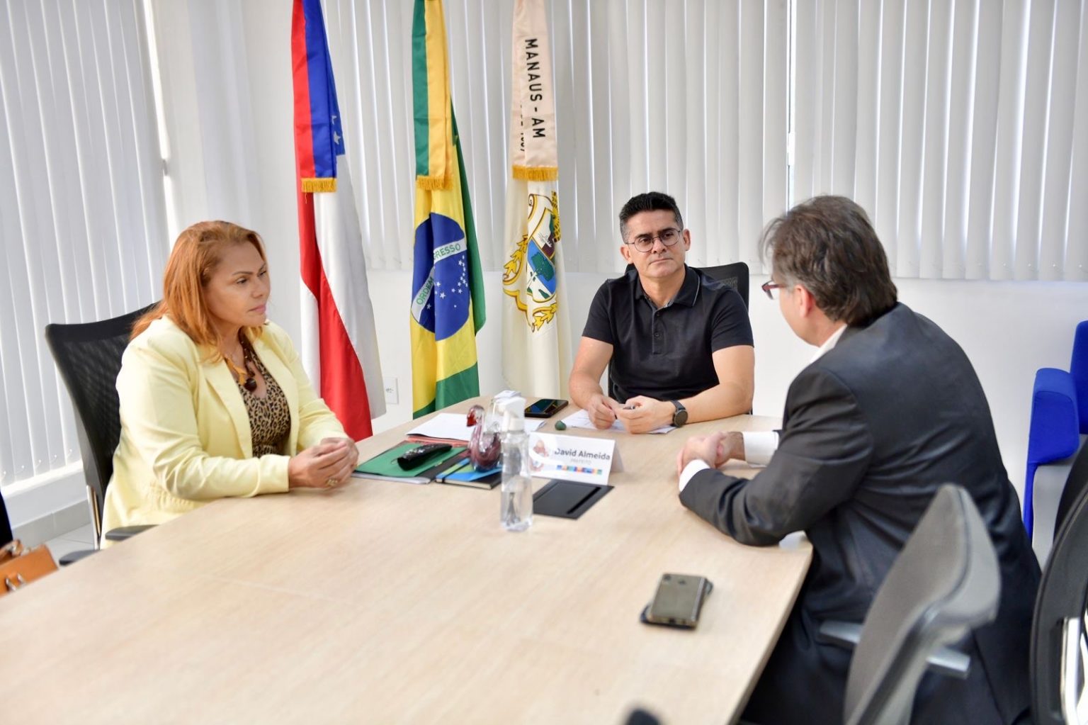 No momento, você está visualizando David Almeida discute estratégias para ampliar a oferta de voos para a capital amazonense
