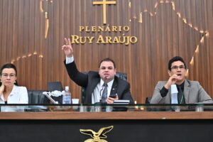 Leia mais sobre o artigo Presidente da Aleam, deputado Roberto Cidade destaca aprovação da Lei Orçamentária do Estado no valor de R$ 26 bilhões