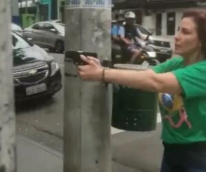 Leia mais sobre o artigo STF suspende porte de arma da deputada Carla Zambelli