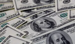 Leia mais sobre o artigo Dólar sobe para R$ 5,20 e fecha no maior nível em 11 dias