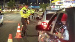 Leia mais sobre o artigo Prefeitura de Manaus autua 72 motoristas por dirigirem com as lâmpadas apagadas durante a noite