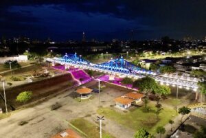 Leia mais sobre o artigo <strong>Prefeito David Almeida vistoria nova iluminação especial da ponte Benjamin Constant</strong>
