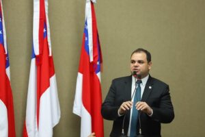 Leia mais sobre o artigo Deputado Roberto Cidade propõe diretrizes de enfrentamento ao Alzheimer e outras doenças mentais