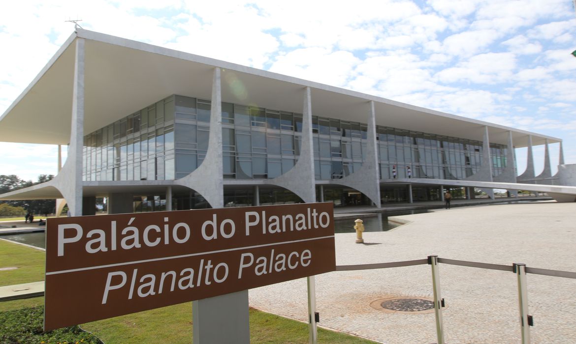No momento, você está visualizando Governo faz primeira reunião ministerial nesta sexta-feira