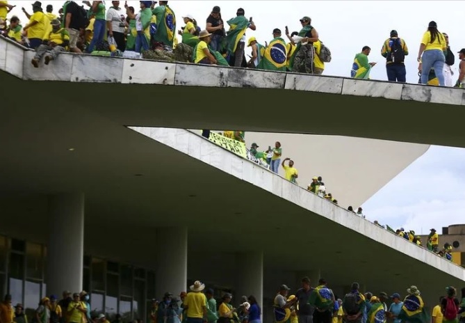 No momento, você está visualizando Justiça determina divulgação de nomes de bolsonaristas liberados após audiência de custódia