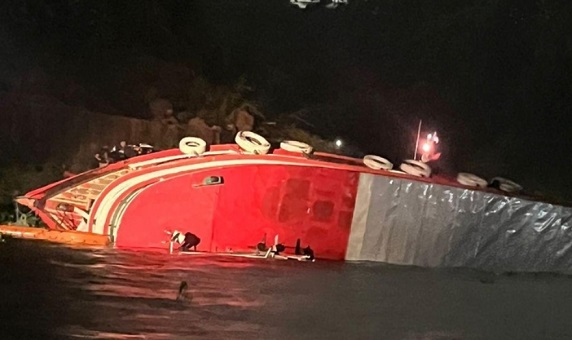 No momento, você está visualizando Corpo de Bombeiros resgata 42 pessoas após barco naufragar no Amazonas