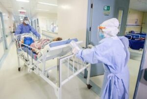 Leia mais sobre o artigo Semana de Carnaval termina com 6 mortes e mais de 2 mil casos de Covid no Amazonas