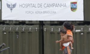 Leia mais sobre o artigo Hospital de campanha já fez mais de 300 atendimentos aos yanomami