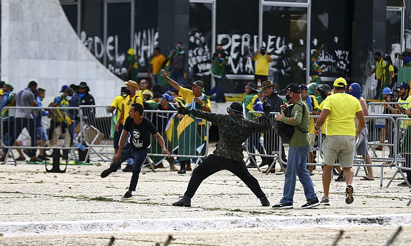 No momento, você está visualizando Projeto torna inelegível quem atentar contra a democracia