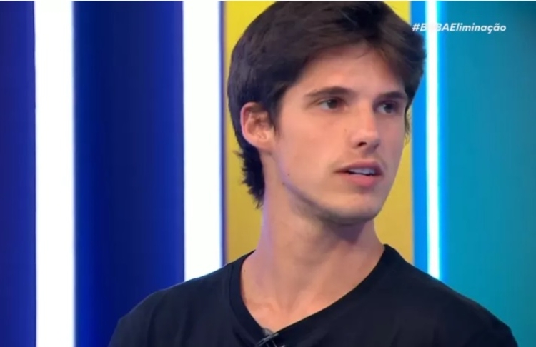 No momento, você está visualizando Gabriel, ex-dupla de Paula na Casa de Vidro, não declara apoio para sister no paredão