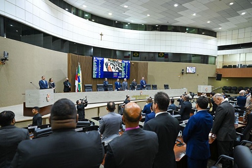No momento, você está visualizando Câmara Municipal de Manaus rende homenagens a Amazonino Mendes