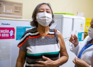 Leia mais sobre o artigo Vacinação bivalente contra Covid-19 já está disponível em Manaus