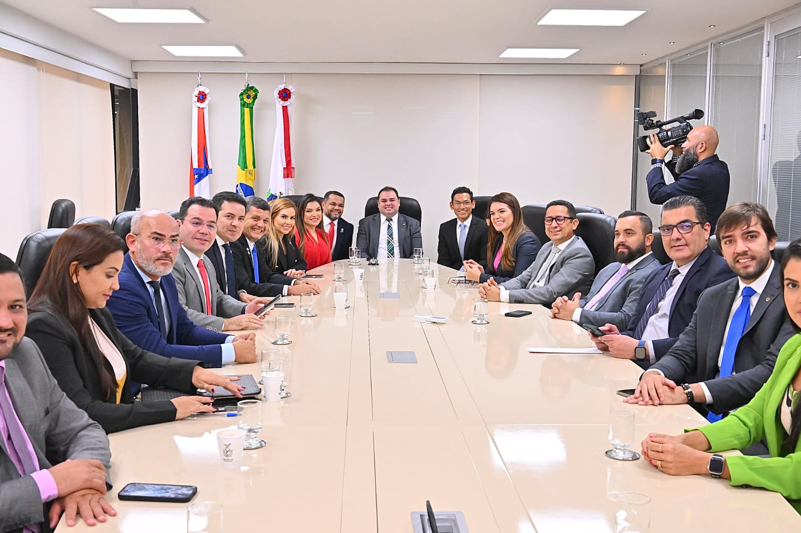 No momento, você está visualizando Roberto Cidade recebe comitiva de deputados de Roraima para tratar sobre a trafegabilidade da BR-174
