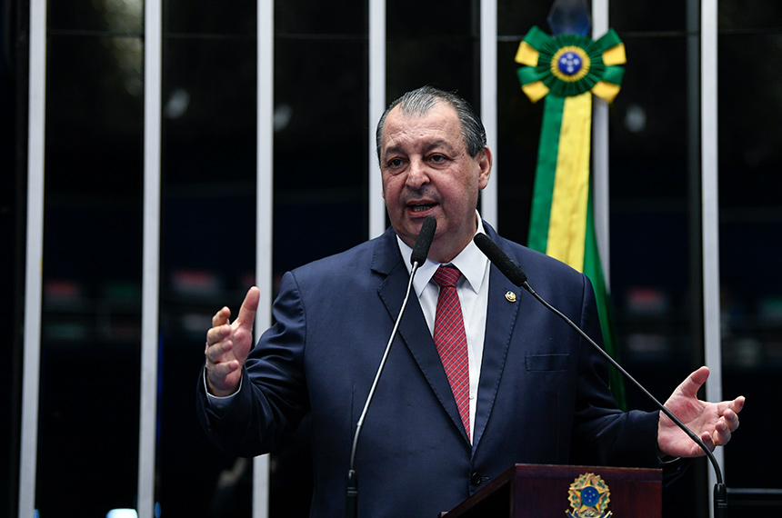No momento, você está visualizando Omar Aziz lidera intenções de votos na última pesquisa do ano para o Governo do Amazonas