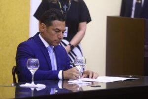 Leia mais sobre o artigo Umberto Ramos toma posse como Superintendente da PF no Amazonas