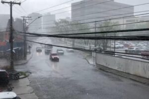 Leia mais sobre o artigo Prefeitura recebe mais de 70 ocorrências pela Central 199 após temporal em Manaus