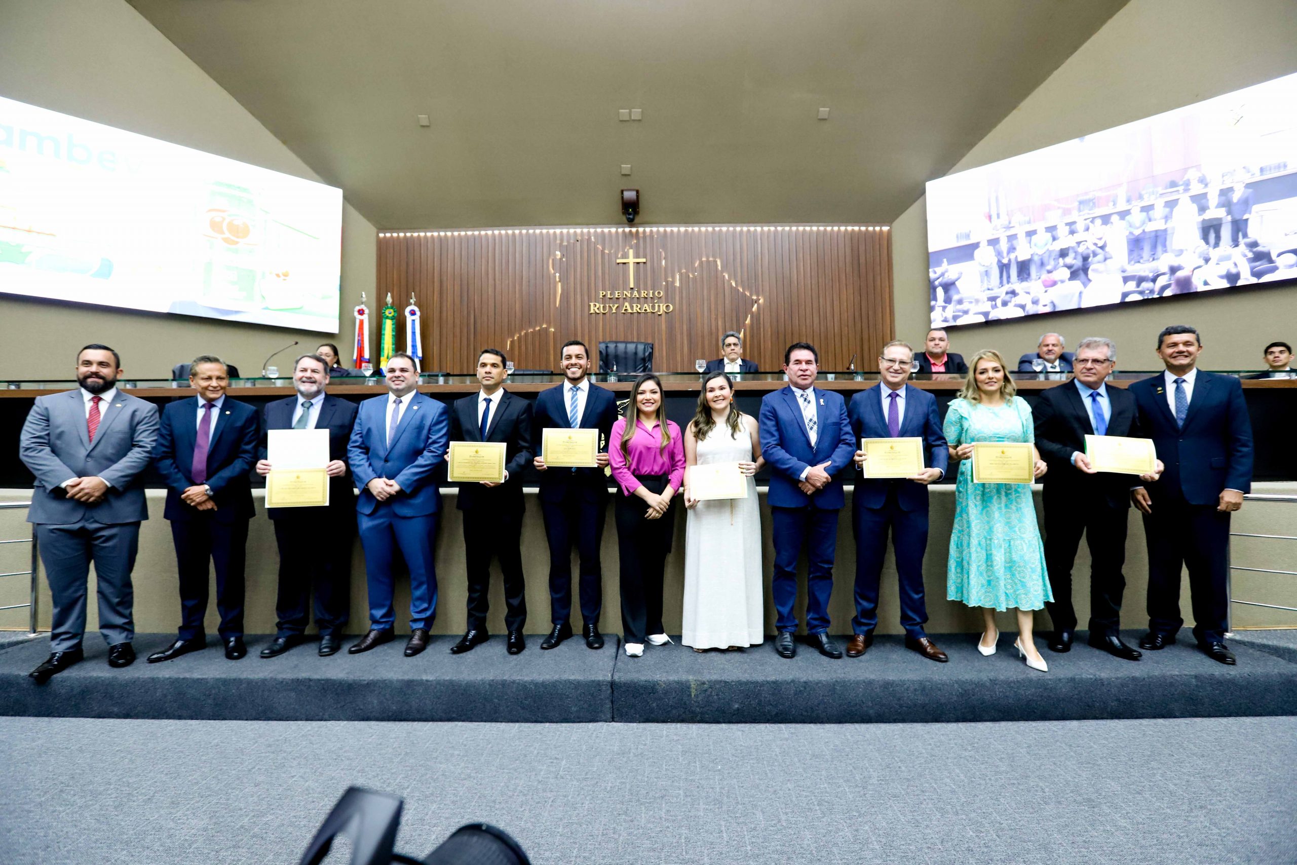 No momento, você está visualizando Roberto Cidade e Adjuto Afonso protagonizam homenagem aos 100 anos do Guaraná Antártica no Amazonas