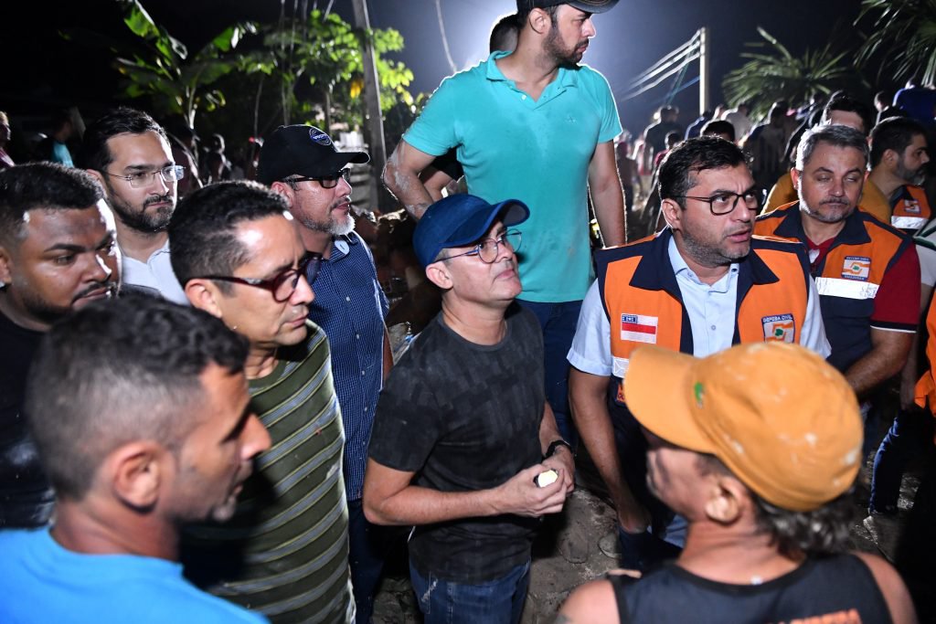 No momento, você está visualizando David Almeida acompanha resgate de vítimas de deslizamento