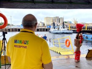 Leia mais sobre o artigo <strong>Navio de luxo ‘Seabourn Quest’ atraca no porto de Manaus com mais de 600 turistas</strong>
