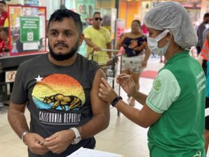 Leia mais sobre o artigo <strong>Supermercados de Manaus aplicam mais de 4 mil doses de vacinas contra Covid-19</strong>