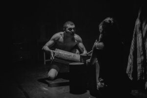Leia mais sobre o artigo <strong>Teatro da Instalação recebe nova temporada de ‘Alice Músculo + 2’</strong>