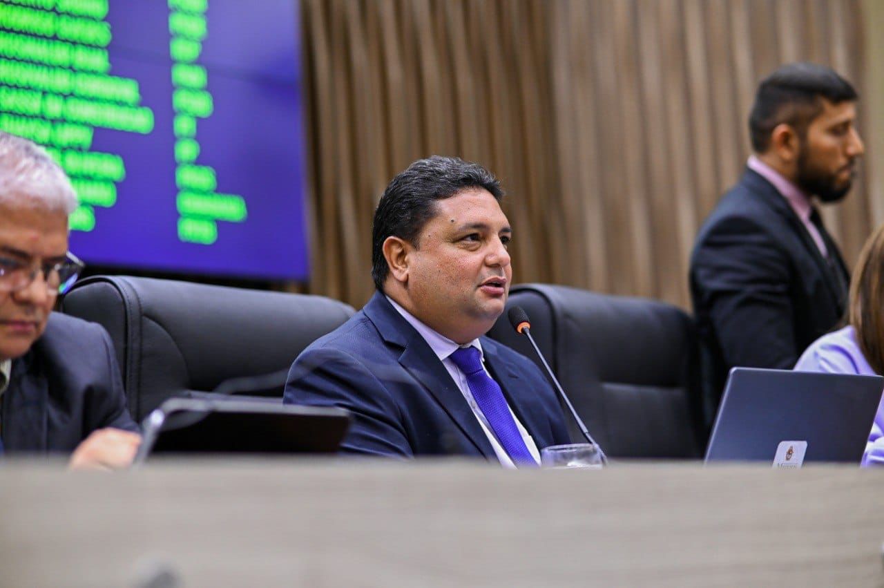 No momento, você está visualizando Projeto de Caio André, que proíbe instalação de medidores aéreos, recebe parecer favorável da Comissão de Constituição e Justiça da CMM